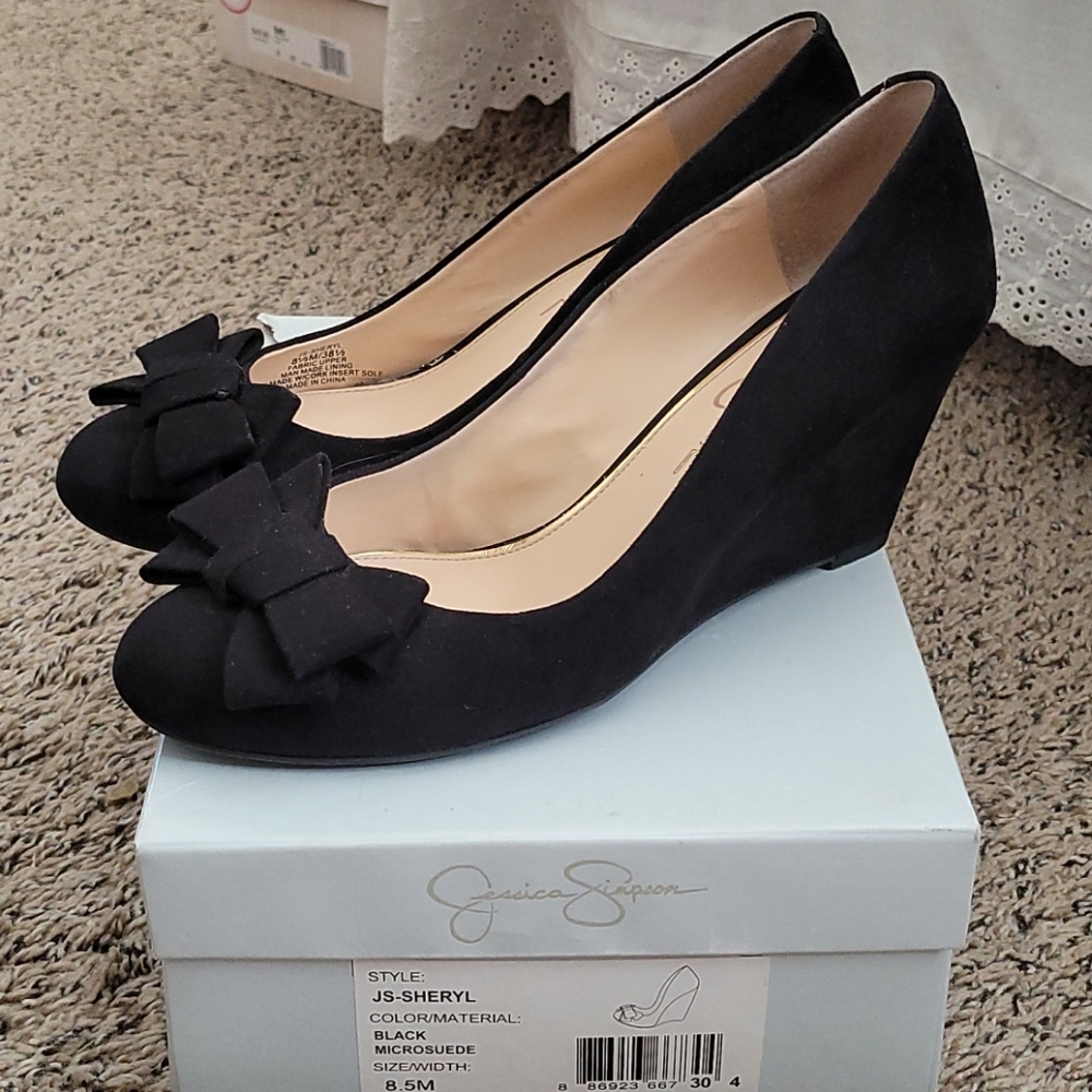 Jessica Simpson black wedges